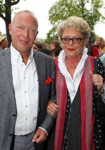 09-08-2010 SHOWBIZZ; CRAZY SHOPPING PREMIERE IN CARRE AMSTERDAM. Het schijnt de verrassing te worden van dit seizoen CRAZY SHOPPING de musical. Met oa. Miranda van Kralingen-Antje Montero-Casey Francisco-Carolina Mout en Tony Neef. Een Hilarische show die je blij moet maken. De kritieken waren niet al te best voor deze vooral verrassende musical.
foto: Albert den Iseger