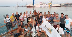 19-08-2010 SHOWBIZZ; DE ZOMER VOORBIJ MET JAN SMIT  NICK&SIMON EN DE 3 JS. Op het Griekse Kreta waren de opname s voor het Tros programma Jan Smit de Zomer Voorbij. Het was vooral dolle pret en veel muziek aan boord van de gehuurde drie master. Diverse gasten werden ingevlogen en maakten deel uit van het zomerse Volendamse gevoel wat ze echter niet gauw meer zullen vergeten. Deze week het zomerse Griekse verhaal in weekblad Prive. De zomer voorbij met Jan Smit en zijn muzikale vrienden is vanaf 12 September te zien bij de Tros.
foto: Albert den Iseger