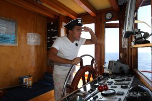 19-08-2010 SHOWBIZZ; DE ZOMER VOORBIJ MET JAN SMIT  NICK&SIMON EN DE 3 JS. Op het Griekse Kreta waren de opname s voor het Tros programma Jan Smit de Zomer Voorbij. Het was vooral dolle pret en veel muziek aan boord van de gehuurde drie master. Diverse gasten werden ingevlogen en maakten deel uit van het zomerse Volendamse gevoel wat ze echter niet gauw meer zullen vergeten. Deze week het zomerse Griekse verhaal in weekblad Prive. De zomer voorbij met Jan Smit en zijn muzikale vrienden is vanaf 12 September te zien bij de Tros.
foto: Albert den Iseger