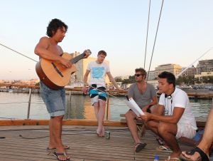 19-08-2010 SHOWBIZZ; DE ZOMER VOORBIJ MET JAN SMIT  NICK&SIMON EN DE 3 JS. Op het Griekse Kreta waren de opname s voor het Tros programma Jan Smit de Zomer Voorbij. Het was vooral dolle pret en veel muziek aan boord van de gehuurde drie master. Diverse gasten werden ingevlogen en maakten deel uit van het zomerse Volendamse gevoel wat ze echter niet gauw meer zullen vergeten. Deze week het zomerse Griekse verhaal in weekblad Prive. De zomer voorbij met Jan Smit en zijn muzikale vrienden is vanaf 12 September te zien bij de Tros.
foto: Albert den Iseger