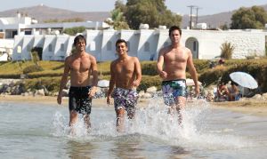 19-08-2010 SHOWBIZZ; DE ZOMER VOORBIJ MET JAN SMIT  NICK&SIMON EN DE 3 JS. Op het Griekse Kreta waren de opname s voor het Tros programma Jan Smit de Zomer Voorbij. Het was vooral dolle pret en veel muziek aan boord van de gehuurde drie master. Diverse gasten werden ingevlogen en maakten deel uit van het zomerse Volendamse gevoel wat ze echter niet gauw meer zullen vergeten. Deze week het zomerse Griekse verhaal in weekblad Prive. De zomer voorbij met Jan Smit en zijn muzikale vrienden is vanaf 12 September te zien bij de Tros.
foto: Albert den Iseger