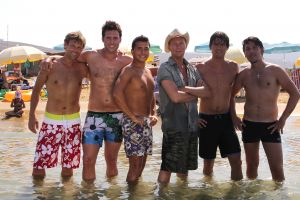 19-08-2010 SHOWBIZZ; DE ZOMER VOORBIJ MET JAN SMIT  NICK&SIMON EN DE 3 JS. Op het Griekse Kreta waren de opname s voor het Tros programma Jan Smit de Zomer Voorbij. Het was vooral dolle pret en veel muziek aan boord van de gehuurde drie master. Diverse gasten werden ingevlogen en maakten deel uit van het zomerse Volendamse gevoel wat ze echter niet gauw meer zullen vergeten. Deze week het zomerse Griekse verhaal in weekblad Prive. De zomer voorbij met Jan Smit en zijn muzikale vrienden is vanaf 12 September te zien bij de Tros.
foto: Albert den Iseger