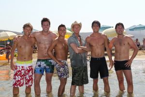 19-08-2010 SHOWBIZZ; DE ZOMER VOORBIJ MET JAN SMIT  NICK&SIMON EN DE 3 JS. Op het Griekse Kreta waren de opname s voor het Tros programma Jan Smit de Zomer Voorbij. Het was vooral dolle pret en veel muziek aan boord van de gehuurde drie master. Diverse gasten werden ingevlogen en maakten deel uit van het zomerse Volendamse gevoel wat ze echter niet gauw meer zullen vergeten. Deze week het zomerse Griekse verhaal in weekblad Prive. De zomer voorbij met Jan Smit en zijn muzikale vrienden is vanaf 12 September te zien bij de Tros.
foto: Albert den Iseger