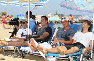 19-08-2010 SHOWBIZZ; DE ZOMER VOORBIJ MET JAN SMIT  NICK&SIMON EN DE 3 JS. Op het Griekse Kreta waren de opname s voor het Tros programma Jan Smit de Zomer Voorbij. Het was vooral dolle pret en veel muziek aan boord van de gehuurde drie master. Diverse gasten werden ingevlogen en maakten deel uit van het zomerse Volendamse gevoel wat ze echter niet gauw meer zullen vergeten. Deze week het zomerse Griekse verhaal in weekblad Prive. De zomer voorbij met Jan Smit en zijn muzikale vrienden is vanaf 12 September te zien bij de Tros.
foto: Albert den Iseger