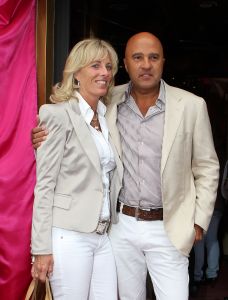 09-08-2010 SHOWBIZZ; CRAZY SHOPPING PREMIERE IN CARRE AMSTERDAM. Het schijnt de verrassing te worden van dit seizoen CRAZY SHOPPING de musical. Met oa. Miranda van Kralingen-Antje Montero-Casey Francisco-Carolina Mout en Tony Neef. Een Hilarische show die je blij moet maken. De kritieken waren niet al te best voor deze vooral verrassende musical.
foto: Albert den Iseger