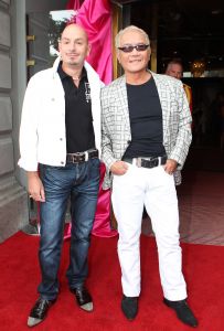 09-08-2010 SHOWBIZZ; CRAZY SHOPPING PREMIERE IN CARRE AMSTERDAM. Het schijnt de verrassing te worden van dit seizoen CRAZY SHOPPING de musical. Met oa. Miranda van Kralingen-Antje Montero-Casey Francisco-Carolina Mout en Tony Neef. Een Hilarische show die je blij moet maken. De kritieken waren niet al te best voor deze vooral verrassende musical.
foto: Albert den Iseger