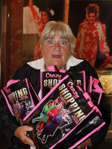 09-08-2010 SHOWBIZZ; CRAZY SHOPPING PREMIERE IN CARRE AMSTERDAM. Het schijnt de verrassing te worden van dit seizoen CRAZY SHOPPING de musical. Met oa. Miranda van Kralingen-Antje Montero-Casey Francisco-Carolina Mout en Tony Neef. Een Hilarische show die je blij moet maken. De kritieken waren niet al te best voor deze vooral verrassende musical.
foto: Albert den Iseger