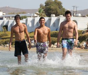 19-08-2010 SHOWBIZZ; DE ZOMER VOORBIJ MET JAN SMIT  NICK&SIMON EN DE 3 JS. Op het Griekse Kreta waren de opname s voor het Tros programma Jan Smit de Zomer Voorbij. Het was vooral dolle pret en veel muziek aan boord van de gehuurde drie master. Diverse gasten werden ingevlogen en maakten deel uit van het zomerse Volendamse gevoel wat ze echter niet gauw meer zullen vergeten. Deze week het zomerse Griekse verhaal in weekblad Prive. De zomer voorbij met Jan Smit en zijn muzikale vrienden is vanaf 12 September te zien bij de Tros.
foto: Albert den Iseger
