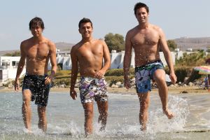 19-08-2010 SHOWBIZZ; DE ZOMER VOORBIJ MET JAN SMIT  NICK&SIMON EN DE 3 JS. Op het Griekse Kreta waren de opname s voor het Tros programma Jan Smit de Zomer Voorbij. Het was vooral dolle pret en veel muziek aan boord van de gehuurde drie master. Diverse gasten werden ingevlogen en maakten deel uit van het zomerse Volendamse gevoel wat ze echter niet gauw meer zullen vergeten. Deze week het zomerse Griekse verhaal in weekblad Prive. De zomer voorbij met Jan Smit en zijn muzikale vrienden is vanaf 12 September te zien bij de Tros.
foto: Albert den Iseger