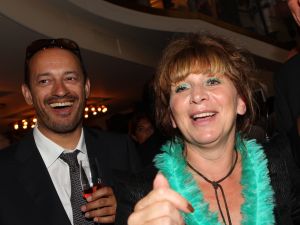 09-08-2010 SHOWBIZZ; CRAZY SHOPPING PREMIERE IN CARRE AMSTERDAM. Het schijnt de verrassing te worden van dit seizoen CRAZY SHOPPING de musical. Met oa. Miranda van Kralingen-Antje Montero-Casey Francisco-Carolina Mout en Tony Neef. Een Hilarische show die je blij moet maken. De kritieken waren niet al te best voor deze vooral verrassende musical.
foto: Albert den Iseger