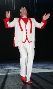 09-08-2010 SHOWBIZZ; CRAZY SHOPPING PREMIERE IN CARRE AMSTERDAM. Het schijnt de verrassing te worden van dit seizoen CRAZY SHOPPING de musical. Met oa. Miranda van Kralingen-Antje Montero-Casey Francisco-Carolina Mout en Tony Neef. Een Hilarische show die je blij moet maken. De kritieken waren niet al te best voor deze vooral verrassende musical.
foto: Albert den Iseger
