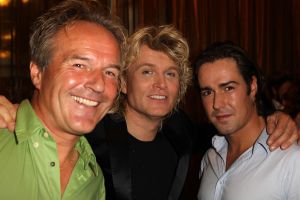 03-08-2011 SHOWBIZZ; CIRCUS HURRICANE IS HANS KLOK_S  NIEUWE UITDAGING IN THEATER CARRE. In samenwerking met STARDUST CIRCUS INTERNATIONAL BV. van Henk van der Meijden en Monica Strotrman presenteerd Hans Klok elke avond een waanzigge magic show. Zondag 31 Juli was de premiere en vele bekenden kwamen even naar de MAGIC Show van Hans.
foto: Albert den Iseger