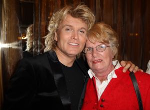 03-08-2011 SHOWBIZZ; CIRCUS HURRICANE IS HANS KLOK_S  NIEUWE UITDAGING IN THEATER CARRE. In samenwerking met STARDUST CIRCUS INTERNATIONAL BV. van Henk van der Meijden en Monica Strotrman presenteerd Hans Klok elke avond een waanzigge magic show. Zondag 31 Juli was de premiere en vele bekenden kwamen even naar de MAGIC Show van Hans.
foto: Albert den Iseger