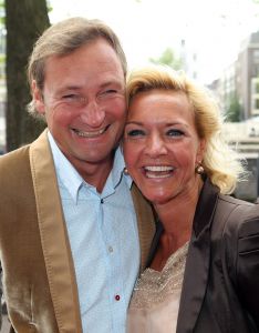 03-08-2011 SHOWBIZZ; CIRCUS HURRICANE IS HANS KLOK_S  NIEUWE UITDAGING IN THEATER CARRE. In samenwerking met STARDUST CIRCUS INTERNATIONAL BV. van Henk van der Meijden en Monica Strotrman presenteerd Hans Klok elke avond een waanzigge magic show. Zondag 31 Juli was de premiere en vele bekenden kwamen even naar de MAGIC Show van Hans.
foto: Albert den Iseger