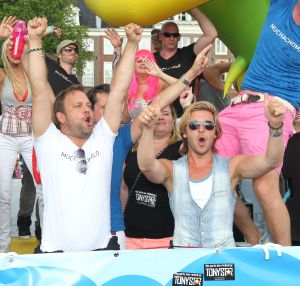 12-08-2012 SHOWBIZZ; GAY PRIDE DOOR AMSTERDAMSE GRACHTEN  WEER DAVEREND SUCCES.
foto: Albert den Iseger