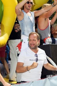 12-08-2012 SHOWBIZZ; GAY PRIDE DOOR AMSTERDAMSE GRACHTEN  WEER DAVEREND SUCCES.
foto: Albert den Iseger
