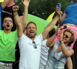 12-08-2012 SHOWBIZZ; GAY PRIDE DOOR AMSTERDAMSE GRACHTEN  WEER DAVEREND SUCCES.
foto: Albert den Iseger