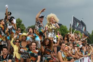 12-08-2012 SHOWBIZZ; GAY PRIDE DOOR AMSTERDAMSE GRACHTEN  WEER DAVEREND SUCCES.
foto: Albert den Iseger