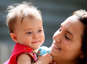 15-08-2012 SHOWBIZZ; MONICA-LOUISE DOCHTER VAN ROB KAMPHUES EN MONA LIZA MACHADO ALWEER 1 JAAR. Groot feest was het is Den Haag, de dochter van Rob Kamphues werd een jaar. Helaas heeft ze haar vader nog nooit ontmoet, geen kaartje, geen cadeau en geen felicitatie van Rob Kamphues voor haar eerste verjaardag. Deze week het hele verhaal in weekblad Prive.
foto: Albert den Iseger.
