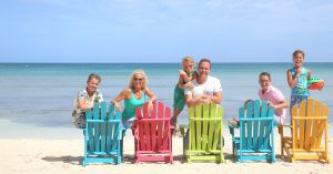 06-08-2014 SHOWBIZZ: DE BAUERS OP VAKANTIE, GROETJES VANAF ARUBA. Frans-Mariska-Christiaan-Jan-Frans Jr. en Lucas Bauer groeten U vanaf ARUBA.
foto: Albert den Iseger