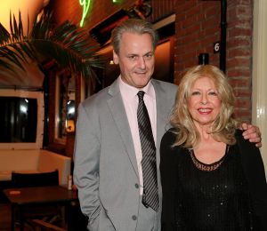 24-08-2014 SHOWBIZZ; GERARD JOLING VIERT FEEST OMDAT ZIJN MOEDER JANNIE 85 WORD.
De buurtjes, de vrienden en familie Joling, ze waren allemaal aanwezig in Restaurant Linke Loetje te Schagen om samen met JANNIE JOLING haar 85 ste verjaardag te vieren.
foto: Albert den Iseger