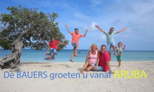 06-08-2014 SHOWBIZZ: DE BAUERS OP VAKANTIE, GROETJES VANAF ARUBA. Frans-Mariska-Christiaan-Jan-Frans Jr. en Lucas Bauer groeten U vanaf ARUBA.
foto: Albert den Iseger