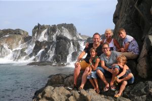 06-08-2014 SHOWBIZZ: DE BAUERS OP VAKANTIE, GROETJES VANAF ARUBA. Frans-Mariska-Christiaan-Jan-Frans Jr. en Lucas Bauer groeten U vanaf ARUBA.
foto: Albert den Iseger