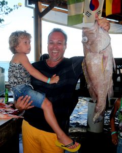 06-08-2014 SHOWBIZZ: DE BAUERS OP VAKANTIE, GROETJES VANAF ARUBA. Frans-Mariska-Christiaan-Jan-Frans Jr. en Lucas Bauer groeten U vanaf ARUBA.
foto: Albert den Iseger