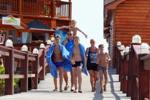 06-08-2014 SHOWBIZZ: DE BAUERS OP VAKANTIE, GROETJES VANAF ARUBA. Frans-Mariska-Christiaan-Jan-Frans Jr. en Lucas Bauer groeten U vanaf ARUBA.
foto: Albert den Iseger
