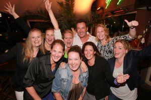 24-08-2014 SHOWBIZZ; GERARD JOLING VIERT FEEST OMDAT ZIJN MOEDER JANNIE 85 WORD.
De buurtjes, de vrienden en familie Joling, ze waren allemaal aanwezig in Restaurant Linke Loetje te Schagen om samen met JANNIE JOLING haar 85 ste verjaardag te vieren.
foto: Albert den Iseger
