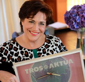 13-08-2014 SHOWBIZZ; TINEKE VERBURG NOG STEEDS EEN WERELD VROUW. Christina Maria Verburg is een omroepster-televisiepresentatrice en geeft presentatie en media trainingen. Tineke is niet op zoek naar een nieuwe liefde maar als het zich voordoet dan.......
Deze we13-08-2014 SHOWBIZZ; TINEKE VERBURG NOG STEEDS EEN WERELD VROUW. Christina Maria Verburg is een omroepster-televisiepresentatrice en geeft presentatie en media trainingen. Tineke is niet op zoek naar een nieuwe liefde maar als het zich voordoet dan.......
Deze week een mooi verhaal over Tineke in weekblad PRIVE.
foto: Albert den Isegerbert den Iseger