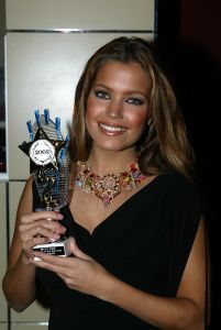 06-08-2016 SHOWBIZZ; TOURIYA HAOUD HOOPT OP GEBAAR VAN SILVIE MEIS .Is de oorlog tussen diva Silvie Meis en gevallen Touriya Haoud een feit ?. Touriya heeft Silvie nu waarschijnlijk hard nodig om terug te komen in de schijnwerpers en in de media. Touriya heeft het in de USA erg zwaar en moeilijk, geen werk en geen aandacht. Misschien kan Silvie een gebaar maken van vrede, we wachten af.
foto: Albert den Iseger