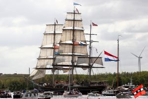 20-08-2025:LAATSTE NIEUWS;Aankomst schepen op weg naar Amsterdam.Mooi weer veel publiek en duizenden kleine schepen allemaal op weg naar het IJ Amsterdam.
foto: Albert den Iseger.