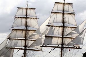 20-08-2025:LAATSTE NIEUWS;Aankomst schepen op weg naar Amsterdam.Mooi weer veel publiek en duizenden kleine schepen allemaal op weg naar het IJ Amsterdam.
foto: Albert den Iseger.