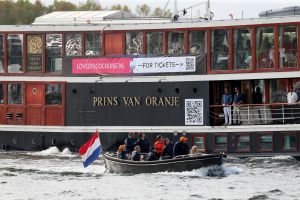 20-08-2025:LAATSTE NIEUWS;Aankomst schepen op weg naar Amsterdam.Mooi weer veel publiek en duizenden kleine schepen allemaal op weg naar het IJ Amsterdam.
foto: Albert den Iseger.