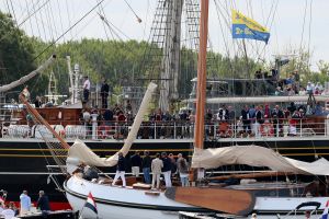 20-08-2025:LAATSTE NIEUWS;Aankomst schepen op weg naar Amsterdam.Mooi weer veel publiek en duizenden kleine schepen allemaal op weg naar het IJ Amsterdam.
foto: Albert den Iseger.