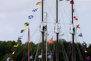 20-08-2025:LAATSTE NIEUWS;Aankomst schepen op weg naar Amsterdam.Mooi weer veel publiek en duizenden kleine schepen allemaal op weg naar het IJ Amsterdam.
foto: Albert den Iseger.