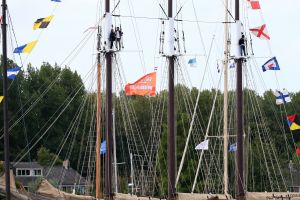 20-08-2025:LAATSTE NIEUWS;Aankomst schepen op weg naar Amsterdam.Mooi weer veel publiek en duizenden kleine schepen allemaal op weg naar het IJ Amsterdam.
foto: Albert den Iseger.