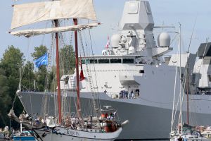20-08-2025:LAATSTE NIEUWS;Aankomst schepen op weg naar Amsterdam.Mooi weer veel publiek en duizenden kleine schepen allemaal op weg naar het IJ Amsterdam.
foto: Albert den Iseger.