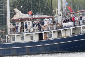 20-08-2025:LAATSTE NIEUWS;Aankomst schepen op weg naar Amsterdam.Mooi weer veel publiek en duizenden kleine schepen allemaal op weg naar het IJ Amsterdam.
foto: Albert den Iseger.