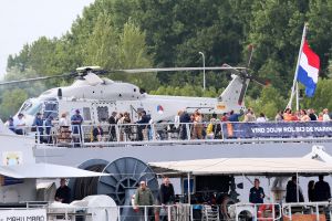 20-08-2025:LAATSTE NIEUWS;Aankomst schepen op weg naar Amsterdam.Mooi weer veel publiek en duizenden kleine schepen allemaal op weg naar het IJ Amsterdam.
foto: Albert den Iseger.