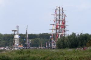 20-08-2025:LAATSTE NIEUWS;Aankomst schepen op weg naar Amsterdam.Mooi weer veel publiek en duizenden kleine schepen allemaal op weg naar het IJ Amsterdam.
foto: Albert den Iseger.