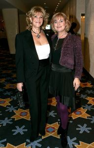 28-11-2005 SHOWBIZZ: BEAU MONDE AWARDS UITGEREIKT IN HILTON HOTEL AMSTERDAM. De jaarlijkse Beau Monde Awards zijn weer uitgereikt. Sylvana Simons, Tooske Ragas, Inge de Bruin en Ellemieke Vermolen gingen naar huis met een prachtige bokaal. Vele bekenden van de Beau Monde waren naar het Hilton gekomen om te kijken en vooral om bekeken te worden. Al met al weer een groots feest waar tout glamour Nederland anwezig was. 
foto: Albert den Iseger.