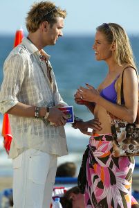 17-05-2003 SHOWBIZZ; COSTA WEER AKTIEF AAN DE SPAANSE STRANDEN. Weer is Johan Nijenhuis met cast druk bezig met een nieuwe Costa serie aan de spaanse costa\'s. Silvie Meis, Froukje de Both, Bas Muijs , Joey van der Velde, John Wijdenbosch en Marit van Bohemen zijn elke dag aan het strand bezig om er weer een mooie serie van te maken.
foto. Albert den Iseger.