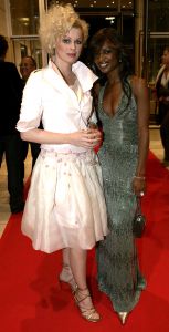 28-11-2005 SHOWBIZZ: BEAU MONDE AWARDS UITGEREIKT IN HILTON HOTEL AMSTERDAM. De jaarlijkse Beau Monde Awards zijn weer uitgereikt. Sylvana Simons, Tooske Ragas, Inge de Bruin en Ellemieke Vermolen gingen naar huis met een prachtige bokaal. Vele bekenden van de Beau Monde waren naar het Hilton gekomen om te kijken en vooral om bekeken te worden. Al met al weer een groots feest waar tout glamour Nederland anwezig was. 
foto: Albert den Iseger.