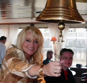 15-05-2002 SHOWBIZZ: MET DE TROS MEE AAN BOORD VOOR EEN REISJE OP DE RIJN MET DIVERSE ARTIESTEN.
foto: Albert den Iseger