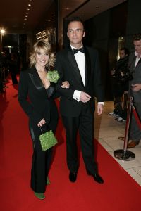 28-11-2005 SHOWBIZZ: BEAU MONDE AWARDS UITGEREIKT IN HILTON HOTEL AMSTERDAM. De jaarlijkse Beau Monde Awards zijn weer uitgereikt. Sylvana Simons, Tooske Ragas, Inge de Bruin en Ellemieke Vermolen gingen naar huis met een prachtige bokaal. Vele bekenden van de Beau Monde waren naar het Hilton gekomen om te kijken en vooral om bekeken te worden. Al met al weer een groots feest waar tout glamour Nederland anwezig was. 
foto: Albert den Iseger.