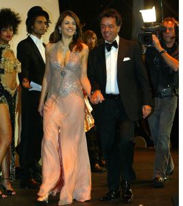 10-12-2005 AKTUEEL: MILJONAIR FAIR 2005 AMSTERDAM. Event for the luxury lifestyle. Het gala feest van kijken en bekeken worden, vele rijke bekenden komen dagelijks naar deze beurs om tegenieten van de meest exclusieve collecties van autos jachten wijnen hobbys sieraden resorts en make up. 
foto: Albert den Iseger.