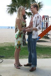 17-05-2003 SHOWBIZZ; COSTA WEER AKTIEF AAN DE SPAANSE STRANDEN. Weer is Johan Nijenhuis met cast druk bezig met een nieuwe Costa serie aan de spaanse costa\'s. Silvie Meis, Froukje de Both, Bas Muijs , Joey van der Velde, John Wijdenbosch en Marit van Bohemen zijn elke dag aan het strand bezig om er weer een mooie serie van te maken.
foto. Albert den Iseger.