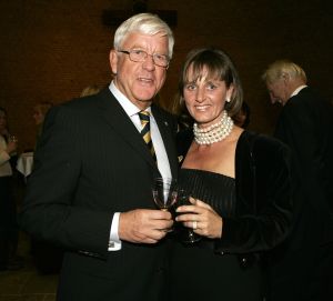 02-12-2005 POLITIEK: TJERK WESTERTERP VIERT ZIJN VERJAARDAG HIJ WORD VANDAAG 75 JAAR. In besloten kring vierde Tjerk zijn 75 ste  verjaardag in Breda, vrienden en familie waren welkom bij een zeer verrassend optreden van een groot orkest in een kerk waar Tjerk ook een nummer dirigeerde.
foto: Albert den Iseger.
